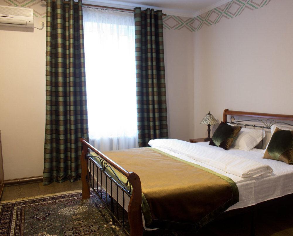 Resident Hotel Gogol Almaty Exteriér fotografie
